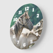 Eine Herde von Brumby Pferden aus Australien Große Wanduhr (Winkel)