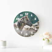 Eine Herde von Brumby Pferden aus Australien Große Wanduhr (Zuhause)