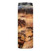 Eine Herde wilder Laufpferde. Künstlerische Arbeit Thermosbecher (Rückseite)