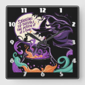 Eine Hexe braut Tränke unter Vollmond Quadratische Wanduhr (Vorderseite)