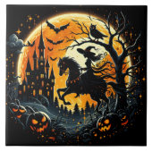 Eine Hexe fährt unter einem spöttischen Erntemond Fliese (Vorderseite)