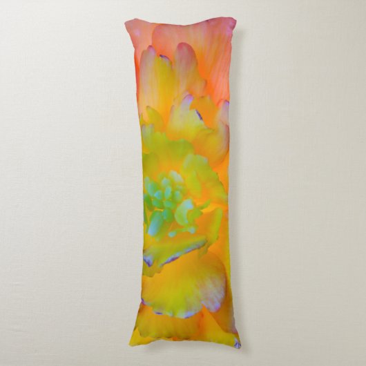 Eine hinterleuchtete, leuchtende Begonia-Blüte Seitenschläferkissen (Vorderseite Vertikal)