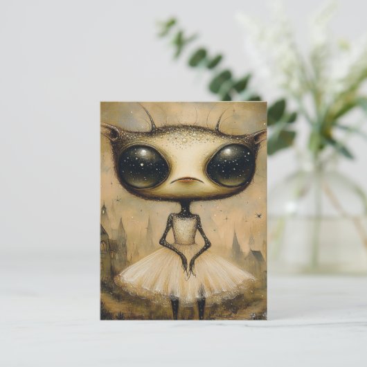 Eine hübsche Alien in einem rosa Kleid Postkarte (Stehend Vorderseite)