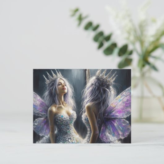 Eine hübsche Fee, die in einen Spiegel schaut Postkarte (Stehend Vorderseite)