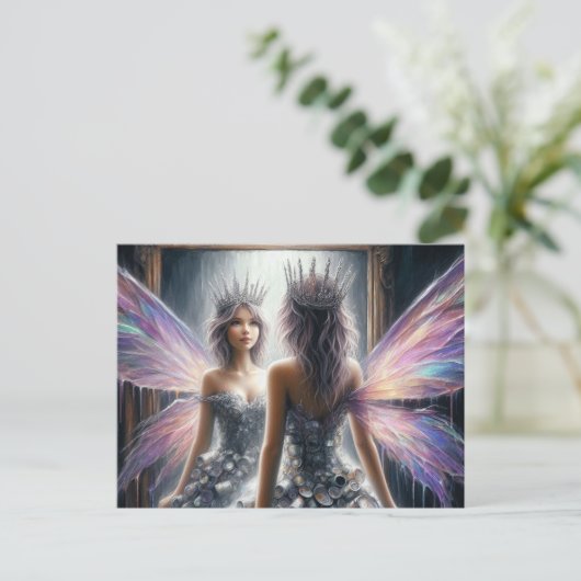 Eine hübsche Fee, die in einen Spiegel schaut Postkarte (Stehend Vorderseite)