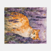Eine hübsche Ingwerkatze auf einem Lavendelfeld Fleecedecke (Vorderseite (Horizontal))