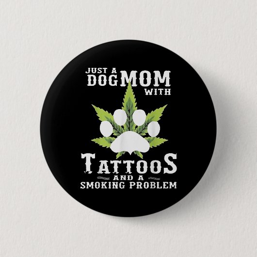 Eine Hunde-Mama mit Tattoos und ein Rauchproblem l Button (Vorderseite)