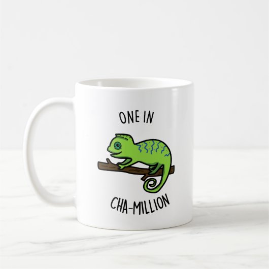 Eine in Cha-Million Funny Chameleon Pun Kaffeetasse (Links)
