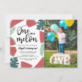 Eine in einem Melon 1. Geburtstag Foto Einladung (Vorderseite)