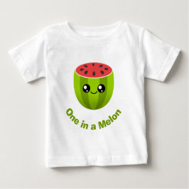 Eine in einem Melon Baby T-shirt