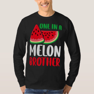Eine in einem Melon Brother Watermelon Familie Mat T-Shirt