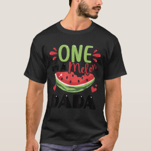 Eine in einem Melon Dada Sommerfest Geburtstagspar T-Shirt