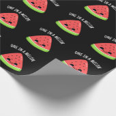 Eine in einem Melon Funny Watermelon Pun Dark BG Geschenkpapier (Ecke)