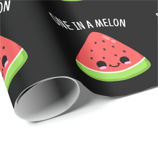 Eine in einem Melon Funny Watermelon Pun Dark BG Geschenkpapier (Rolleneckpunkt)