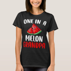 Eine in einem Melon Grandpa Wassermelone T-Shirt