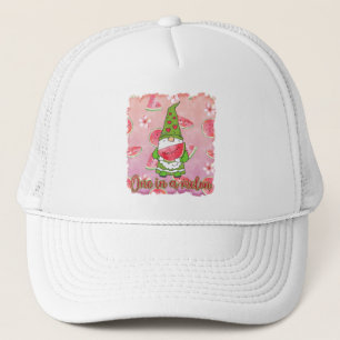 Eine in einem Melon Green Gnome & Watermelon Truckerkappe