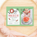 Eine in einem Melon kids zum ersten Geburtstag Einladung<br><div class="desc">Feiern Sie den ersten Geburtstag Ihres Kindes mit diesen fruchtigen "eins in einer Melone" Wassermelone Themenabenden! Fügen Sie mithilfe der Personalisierungsfunktion einfach Ihre benutzerdefinierten Party-Informationen und Ihr Foto hinzu. Finden Sie passende Party-Artikel in meinem Shop.</div>