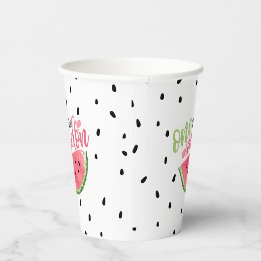 Eine in einem Melon Paper Cup - Rosa Pappbecher (Rechts)