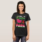 Eine in einem Melon Paraprofessional T-Shirt (Vorne ganz)
