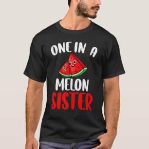 Eine in einem Melon Sister Watermelon Frucht Famil T-Shirt
