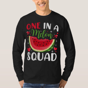 Eine in einem Melon Squad B-Day Party Männer LS T-Shirt