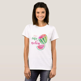 Eine in einem Melon Tropical Watermelon Wasserfarb T-Shirt