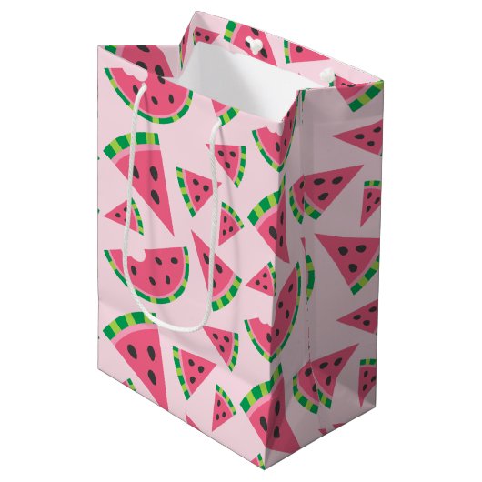 Eine in einem Melon Watermelon Slices & Blush Pink Mittlere Geschenktüte (Vorderseite Schrägansicht)