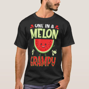 Eine in einer Melon Granny Wassermelon Familie Mat T-Shirt