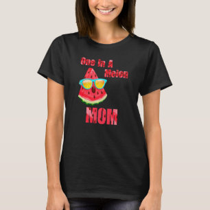 Eine in einer Melon Mama, die zum Party zum ersten T-Shirt