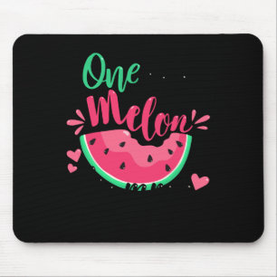 Eine in einer Melon Mommy Sommer Geburtstagsparty Mousepad