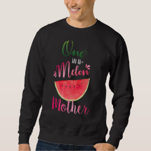 Eine in einer Melon Mother Waterlemon Summer Mama Sweatshirt