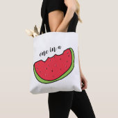 Eine in einer Melone weiße Tasche 2 (Von Nahem)