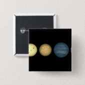 Eine Interpretin vergleicht braune Zwerge 2 Button (Vorne & Hinten)