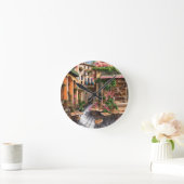 Eine italienische Street Scene Ephemera Design Ser Runde Wanduhr (Zuhause)