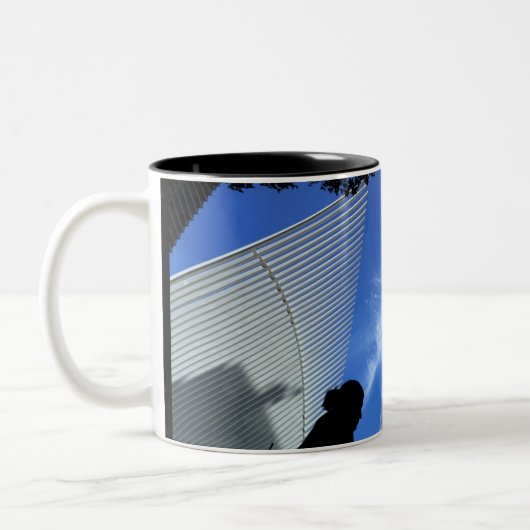 Eine Kaffee-Tasse des Zweifarbige Tasse (Links)