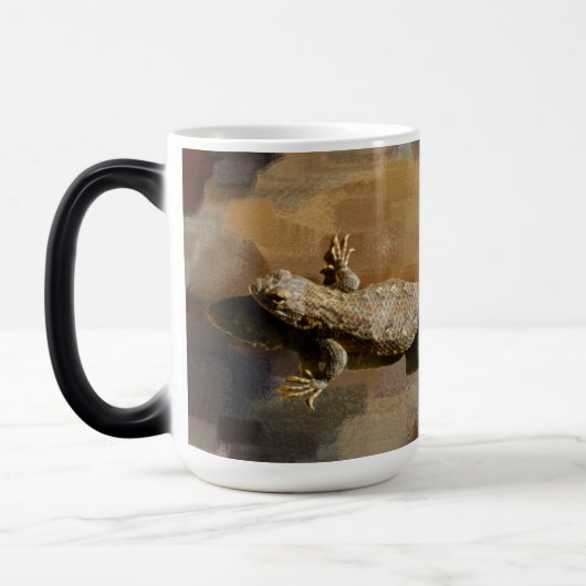 Eine Kaffeechse Verwandlungstasse (Links)