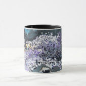 Eine Kaffeemaschine mit lila und blauen Bildern Tasse (Zentrum)