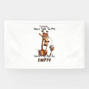 Eine kalte Giraffe mit einer Tasse Kaffee Banner