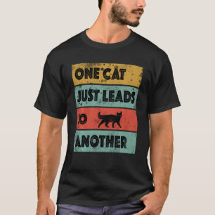 Eine Katze führt einfach zu einer anderen T-Shirt