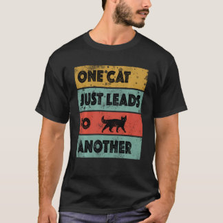 Eine Katze führt einfach zu einer anderen T-Shirt