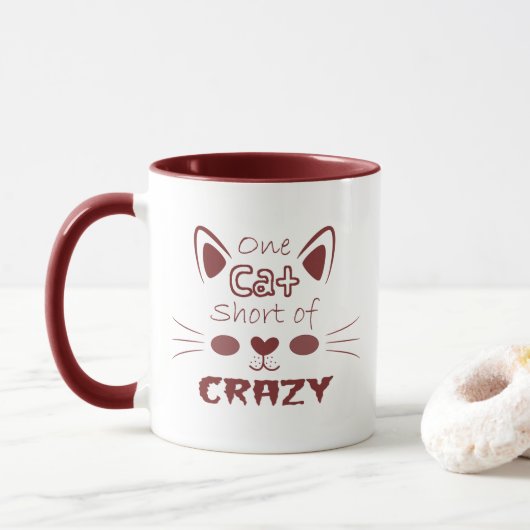 Eine Katze Kurz CRAZY Funny Niedlich Maroon Tasse (Mit Donut)