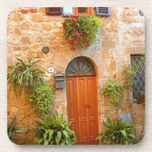 Eine Katze sucht den Eingang zum Haus in Pienza, I Getränkeuntersetzer