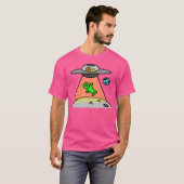 Eine Katze und eine Ente im Ufo T-Shirt (Vorne ganz)
