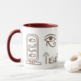 Eine Keramiktasse mit einem altägyptischen Design Tasse