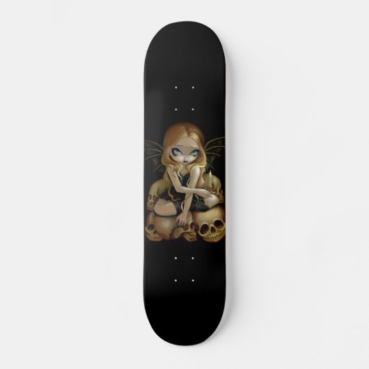Eine Kerze im dunklen gotischen feenhaften Schädel Skateboard (Vorderseite)