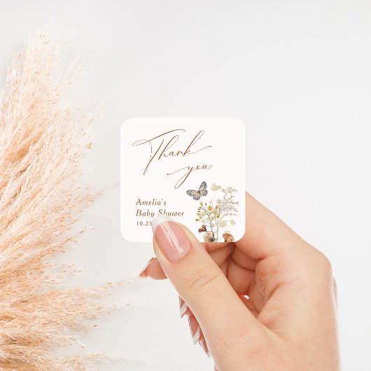 Eine kleine Butterfly Elegante Wildblume Babydusch Quadratischer Aufkleber