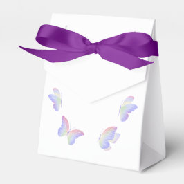Eine kleine Butterfly ist auf dem Weg zur Baby-Dus Geschenkschachtel
