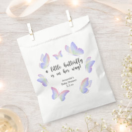 Eine kleine Butterfly ist auf dem Weg zur Baby-Dus Geschenktütchen