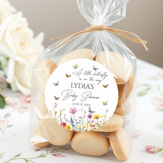 Eine kleine Butterfly-Wildblumen Kinderdusche Runder Aufkleber