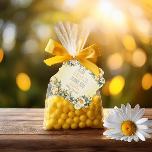 Eine kleine Daisy ist auf dem Weg zur Blumendusche Geschenkanhänger